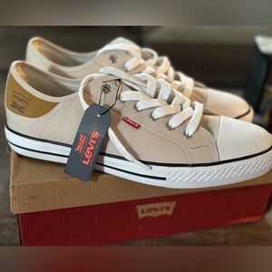 Men Levi’s Stan Buck canvas shoes. Size 8.5